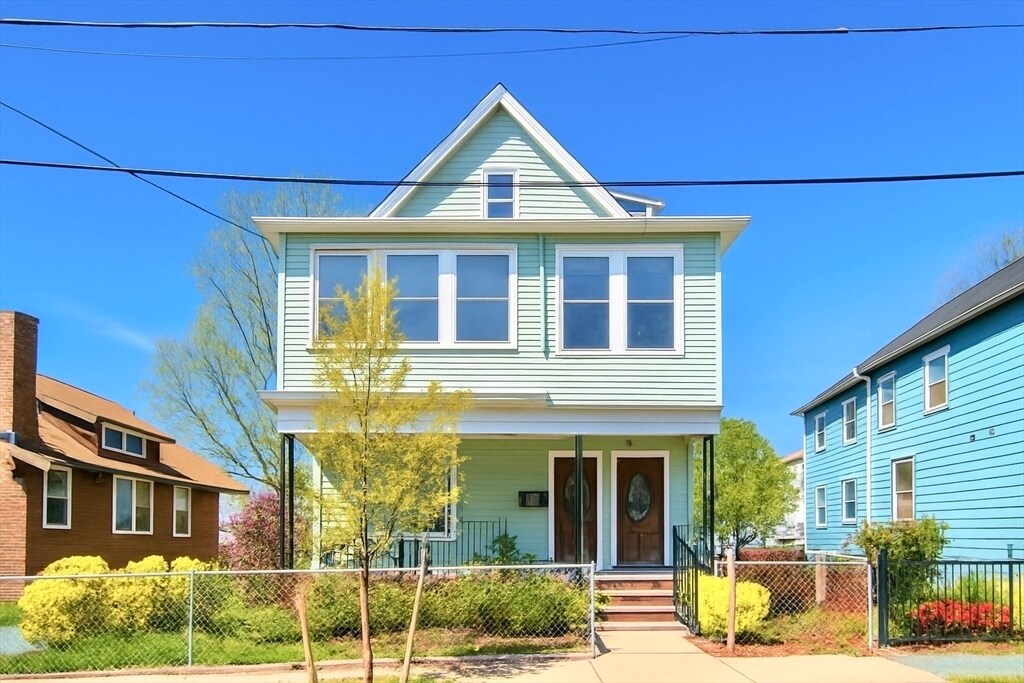 33 Farragut Ave in Somerville, MA - Building Photo