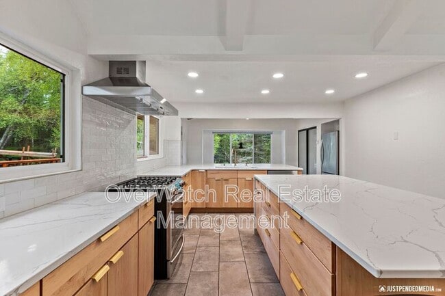 4720 Talus Dr in Anchorage, AK - Building Photo - Building Photo