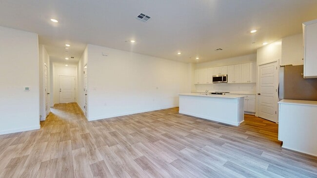 4469 Buckingham Ave in Clovis, CA - Building Photo - Building Photo