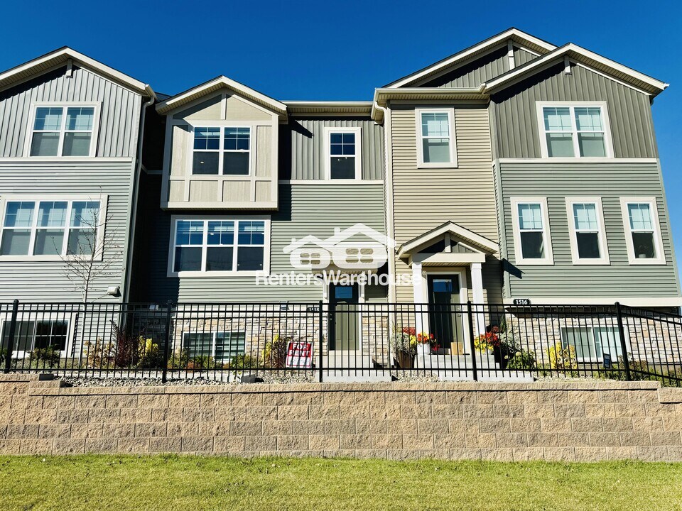 1518 Timberwood Ln in West St. Paul, MN - Building Photo