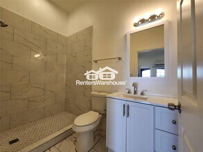 5027 Creekmont Dr in Houston, TX - Building Photo - Building Photo