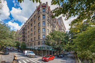 736 Riverside Dr in New York, NY - Building Photo