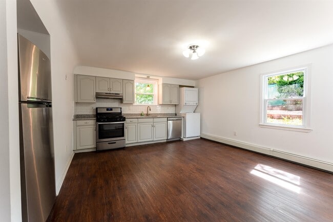 6708 Columbia Ave in North Bergen, NJ - Building Photo - Building Photo