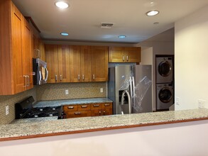 5303 Satsuma Ave, Unit 2 bed 2.5 bath two story in North Hollywood, CA - Building Photo - Building Photo