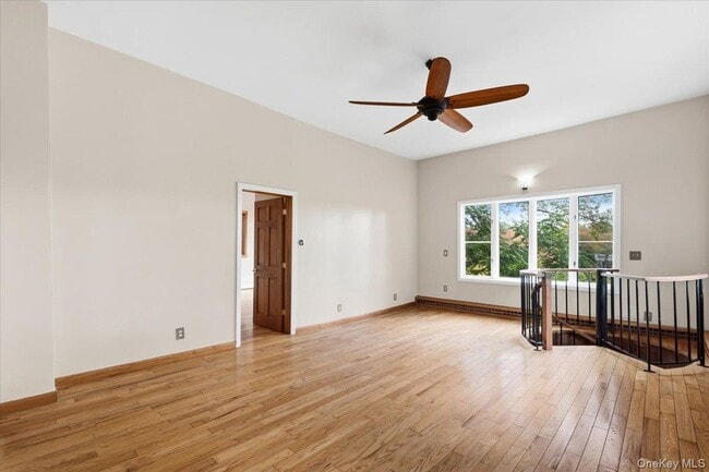 333 Lake Dr in Lake Peekskill, NY - Building Photo - Building Photo