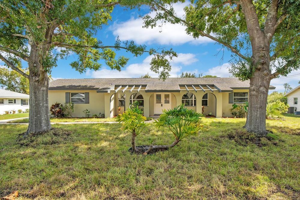 1143 E Fowler Dr in Deltona, FL - Building Photo