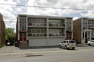302-304 Wilmington Ave in Toronto, ON - Building Photo