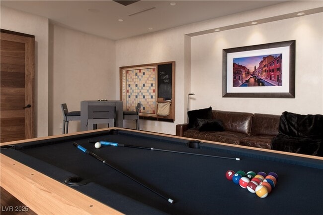 property at 5 Promontory Pointe Ln