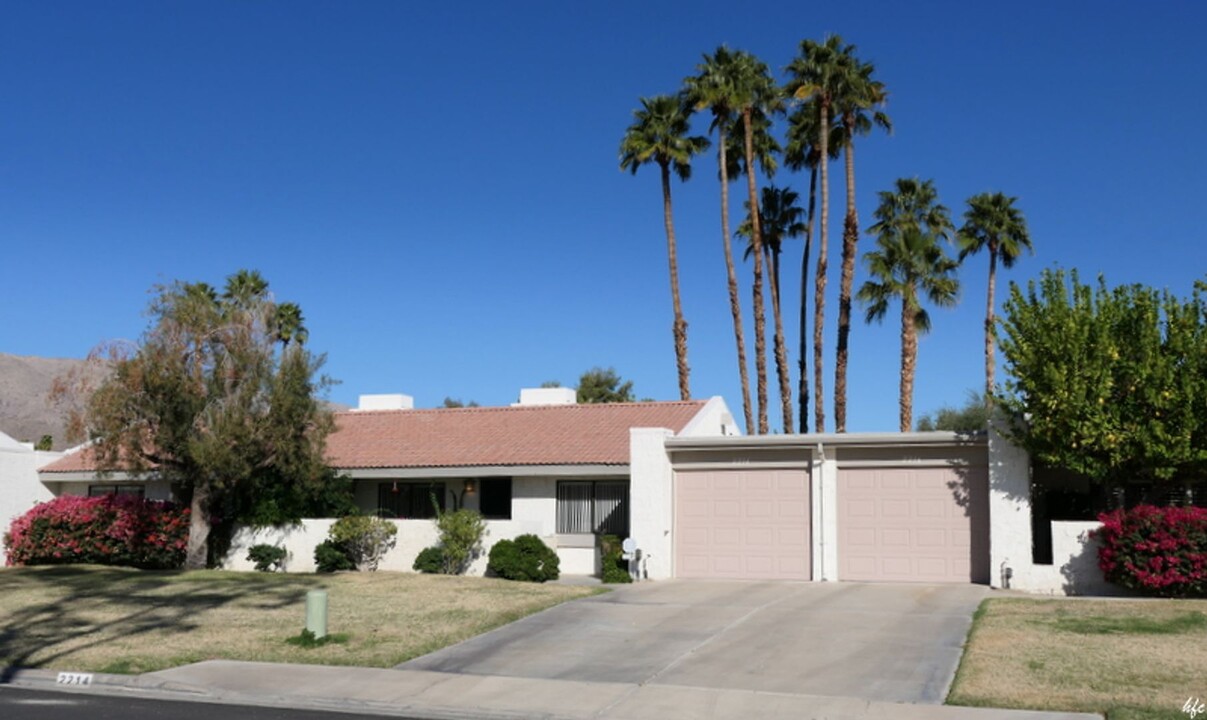 2214 S Sunshine Cir in Palm Springs, CA - Building Photo