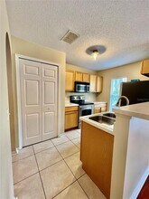 9934 Ashburn Lake Dr in Tampa, FL - Building Photo - Building Photo