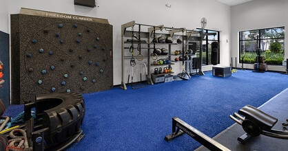 The Oaks of Woodland Park Apartments in Tampa, FL - Foto de edificio - Building Photo