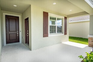 824 Daring Dr in Davenport, FL - Building Photo