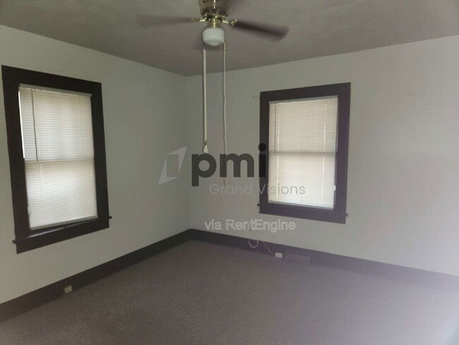 2055 E Prairie Ave in Decatur, IL - Building Photo - Building Photo