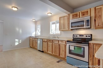 21362 Ginger Lee Dr, Unit Unit A in Anchorage, AK - Foto de edificio - Building Photo