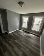 53 Brook St, Unit 3 in Lawrence, MA - Foto de edificio - Building Photo