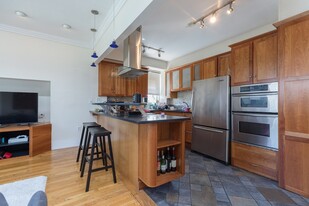 41 Worcester Sq, Unit 7 Apartments