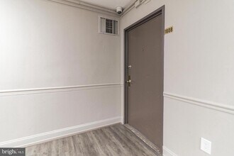 2101-17-2117 Chestnut St, Unit 1608 in Philadelphia, PA - Building Photo - Building Photo