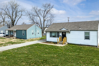 Lakeview Residences in Olathe, KS - Building Photo - Building Photo