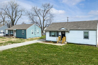 Lakeview Residences in Olathe, KS - Foto de edificio - Building Photo