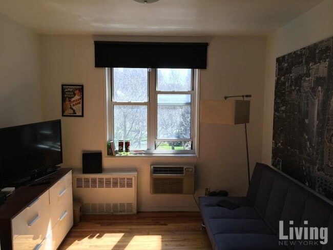property at 319 W 29th St