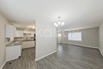 6537 St Louis St in Fayetteville, NC - Foto de edificio - Building Photo