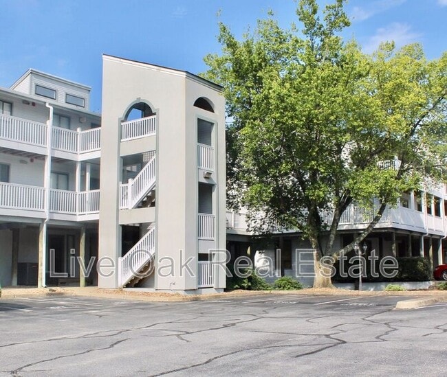 property at 3200 Lynnhaven Dr