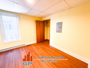 36 Maple Ave, Unit 2 in Barre, VT - Foto de edificio - Building Photo