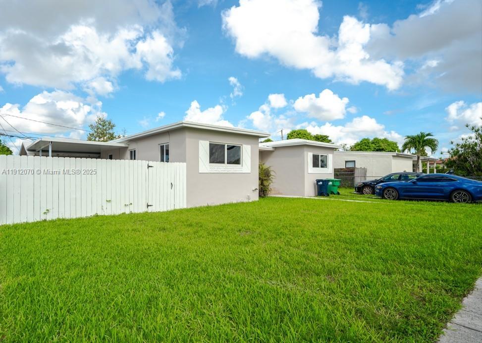1020 SW 74th Ave in Miami, FL - Building Photo