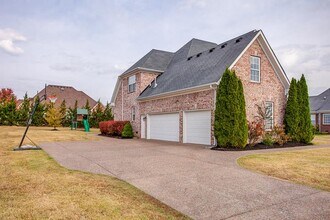 1040 Pittman Dr in Gallatin, TN - Building Photo - Building Photo