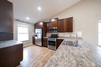 15222 Emory Ave in Apple Valley, MN - Building Photo - Building Photo