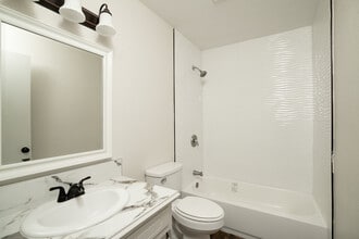 Live Oak Apartments in Weslaco, TX - Foto de edificio - Building Photo