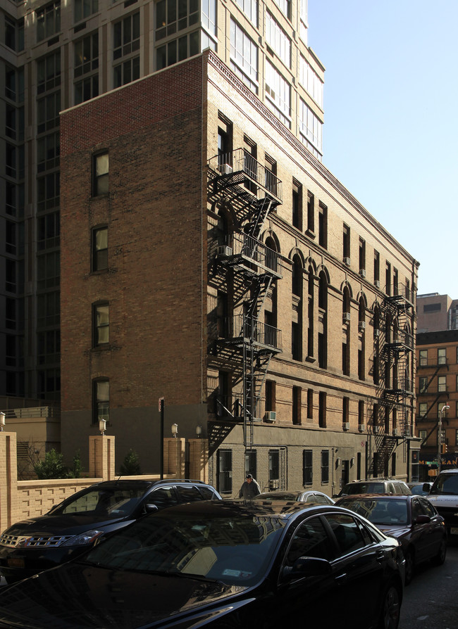 129 East 97 Street in New York, NY - Foto de edificio - Building Photo