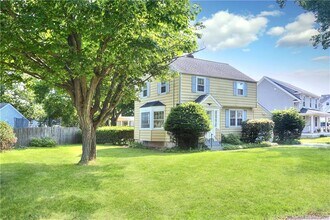 30 Catherine St in Fairfield, CT - Building Photo - Building Photo