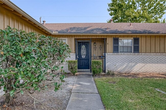 5910 Sheringham St in Houston, TX - Building Photo - Building Photo