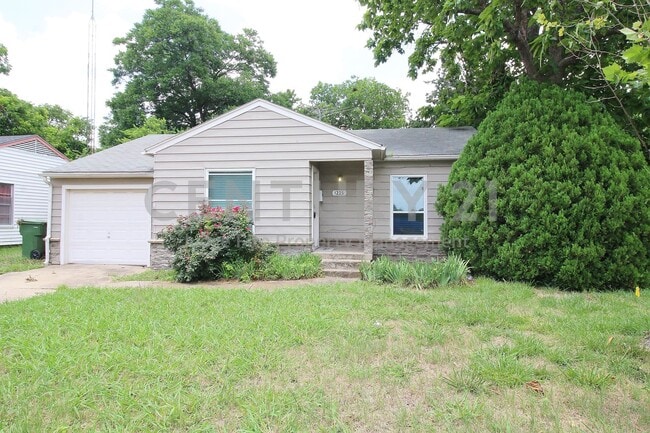 property at 1225 Lakeside Dr