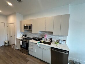 278 E Cottage St, Unit 210 in Boston, MA - Foto de edificio - Building Photo