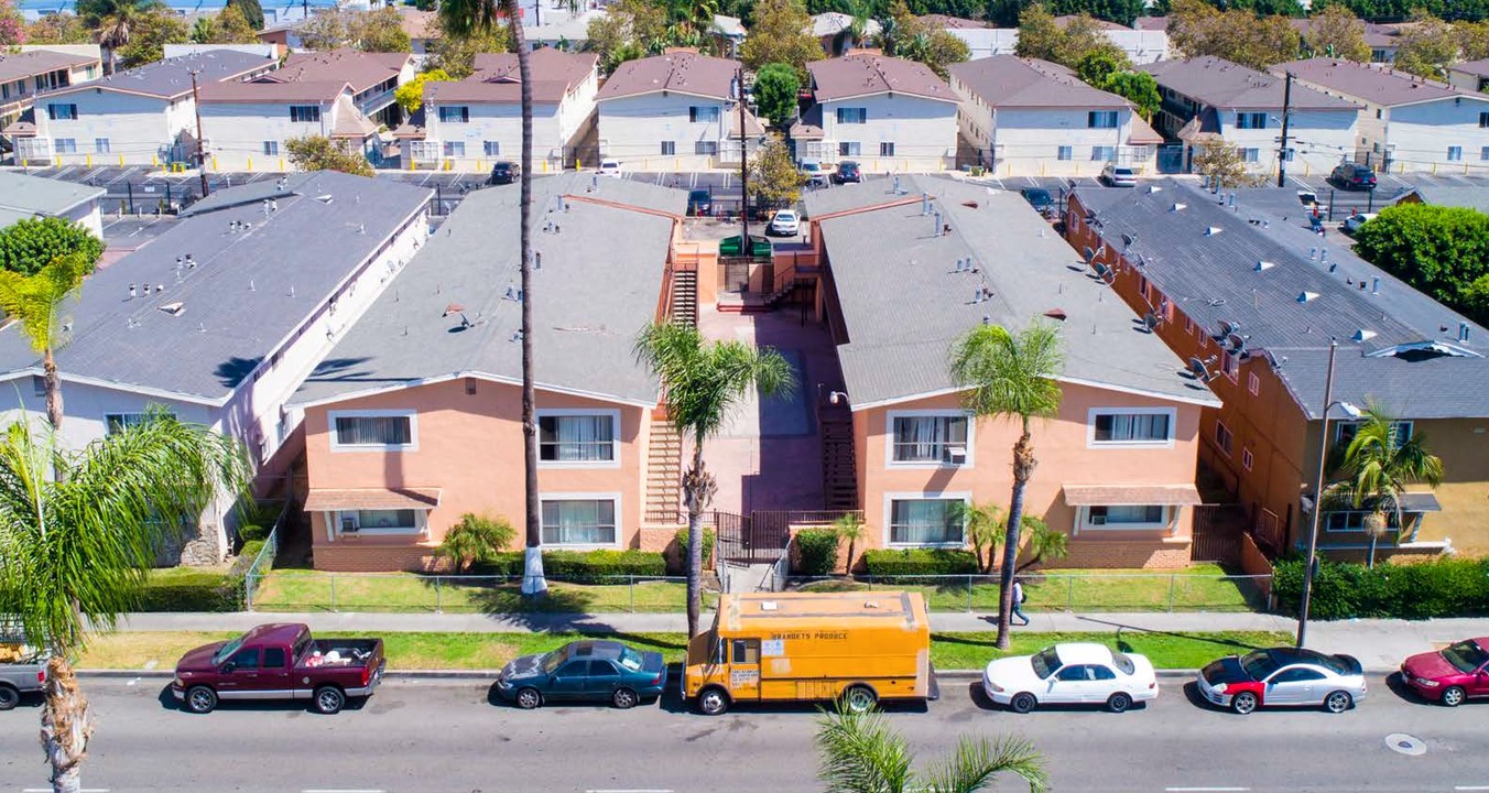 1017 S Standard Ave in Santa Ana, CA - Building Photo