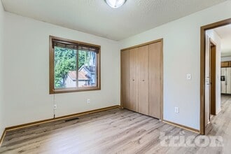 13734 Glenhurst Ln in Savage, MN - Building Photo - Building Photo