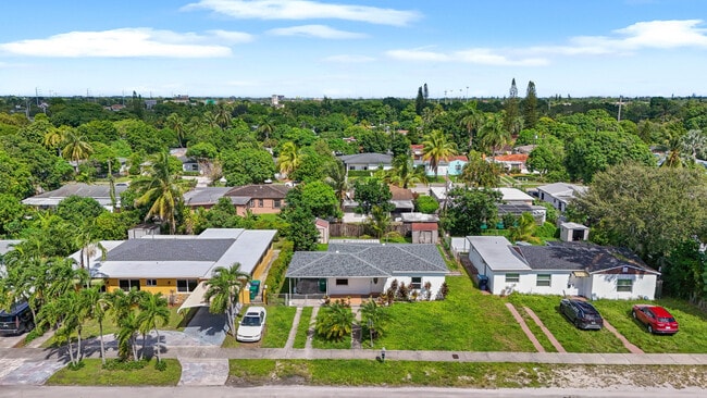 551 NW 107th St in Miami, FL - Building Photo - Building Photo