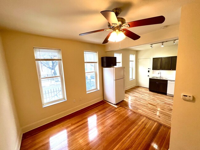 2208 N Seeley Ave in Chicago, IL - Building Photo - Building Photo