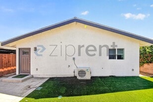 1421 Astoria Pl in Oxnard, CA - Building Photo