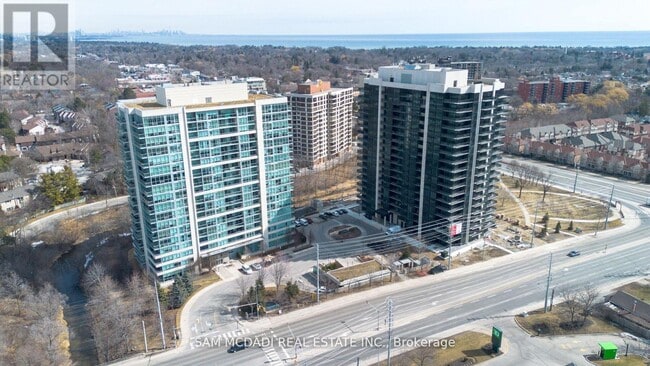 1035 Southdown Rd in Mississauga, ON - Building Photo - Building Photo