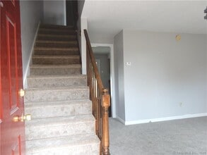 617 Center St in Manchester, CT - Building Photo - Building Photo