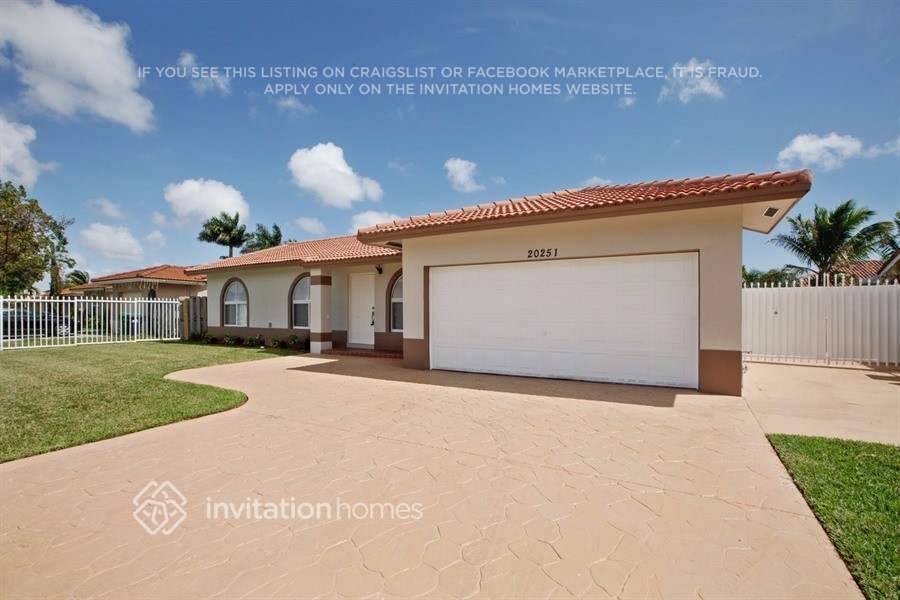 20251 SW 130th Ct, Unit Unit B in Miami, FL - Foto de edificio