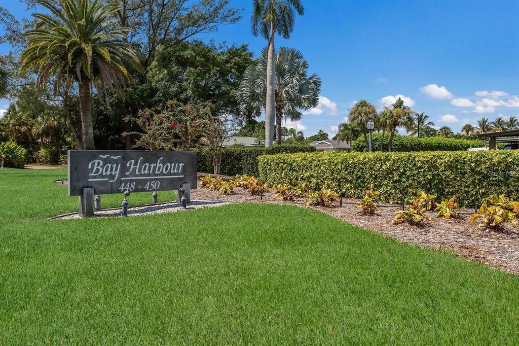 448 Gulf of Mexico Dr in Longboat Key, FL - Foto de edificio