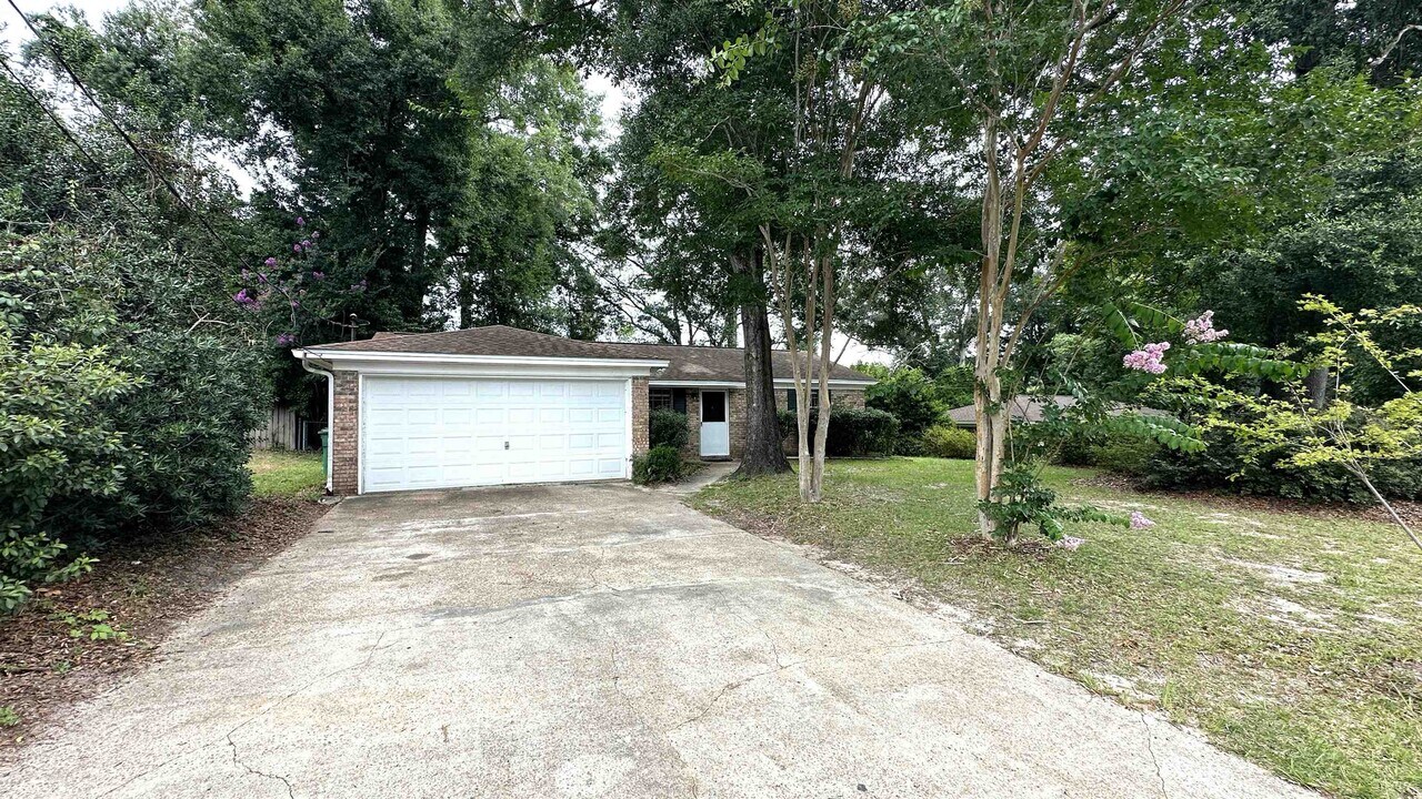 4667 Autumn Woods Way in Tallahassee, FL - Building Photo