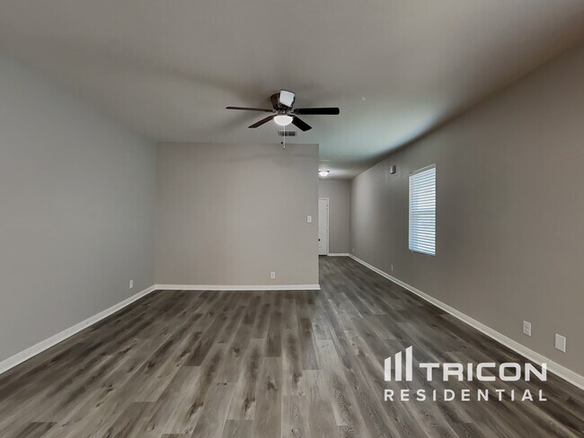 4823 Hallies Gdn in Saint Hedwig, TX - Building Photo - Building Photo