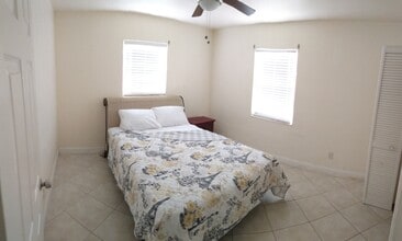 709 Wisteria Ave in Fort Pierce, FL - Foto de edificio - Building Photo
