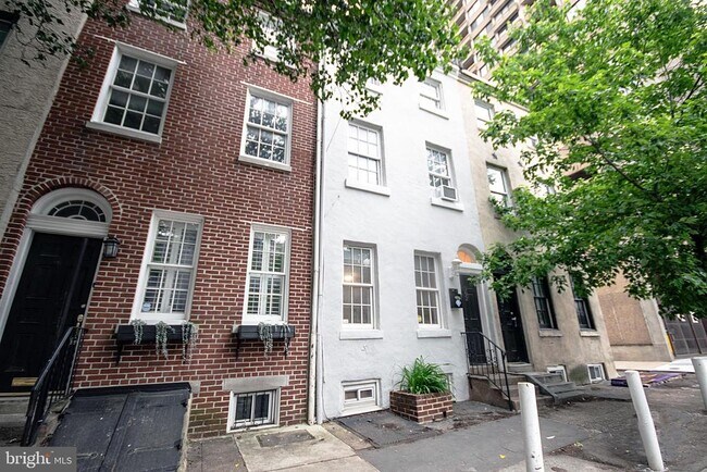 property at 302 S Juniper St