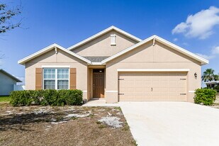 4406 SW 15th Ave in Cape Coral, FL - Building Photo